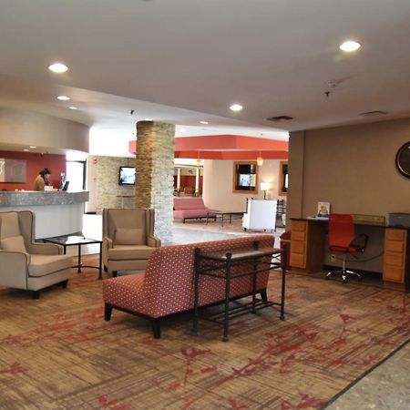 Ramada By Wyndham Wentzville Exterior foto