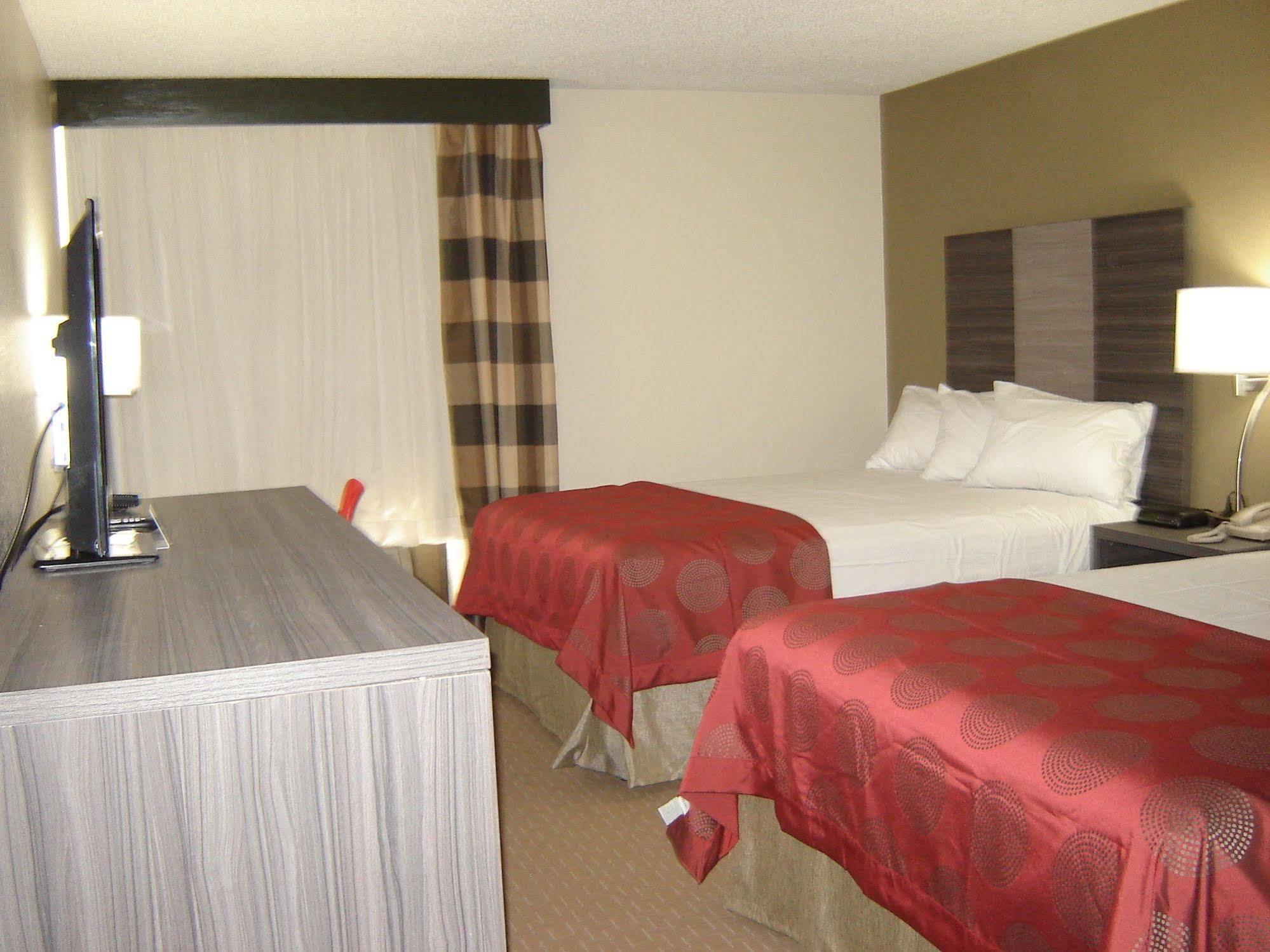 Ramada By Wyndham Wentzville Exterior foto