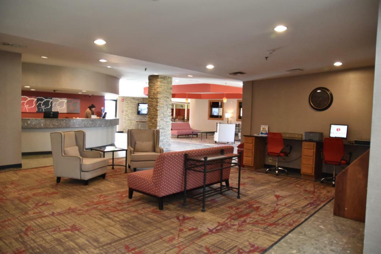 Ramada By Wyndham Wentzville Exterior foto